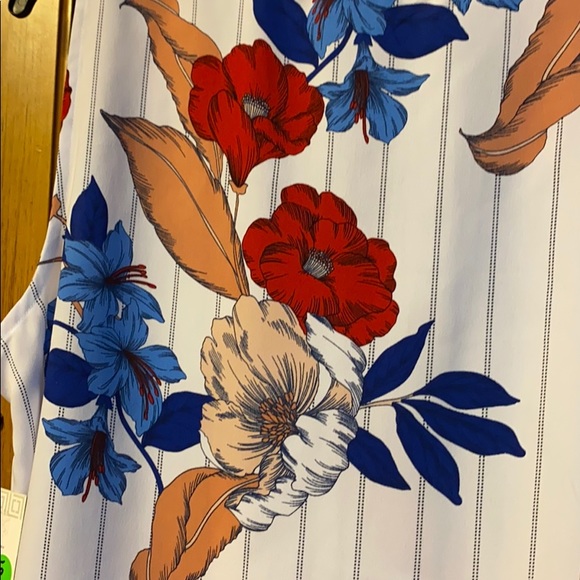 WHITE STRIPE FLORAL TOP!! - Picture 6 of 8